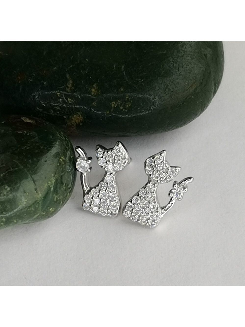 Two Small Cats CZ stud Earrings 🆕